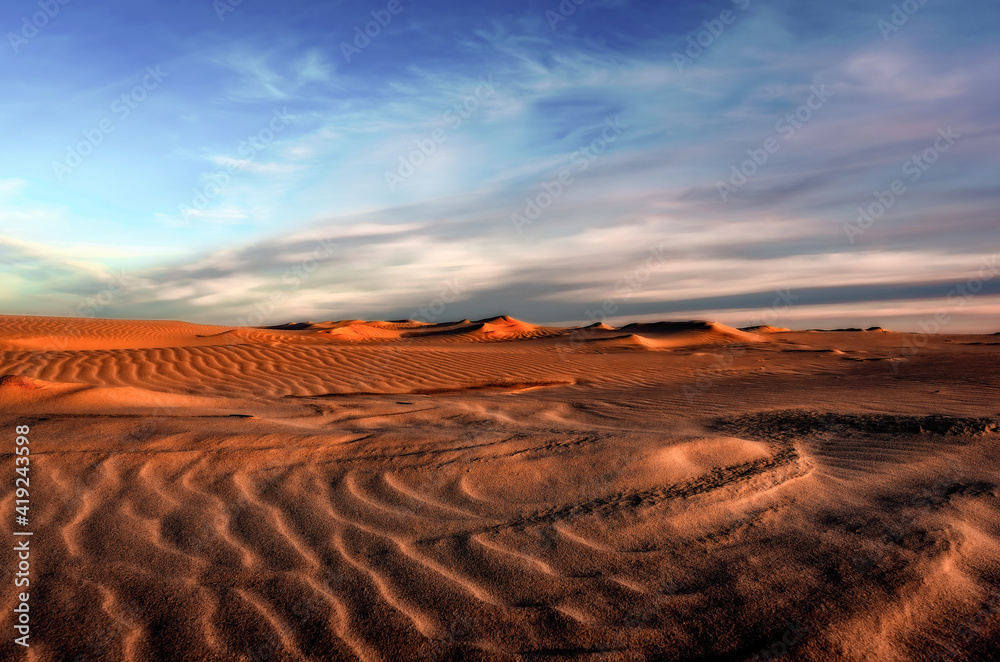 Naklejka premium sunset over the desert