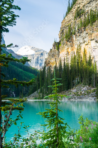 Fototapeta Naklejka Na Ścianę i Meble -  Peaceful Canadian Lake in the Mountains