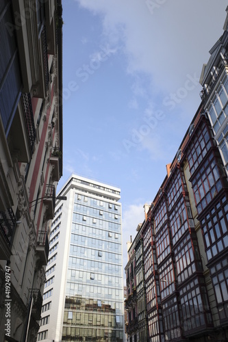 Urbanscape in the city of Bilbao © Laiotz