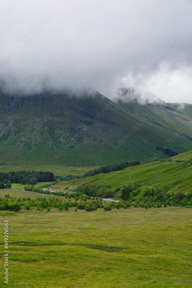 スコットランド　グレンコー傾向の山並み