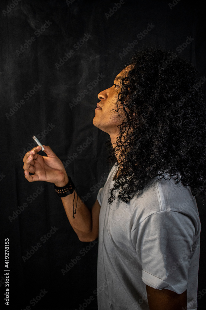 Fototapeta premium man smoking cigarette