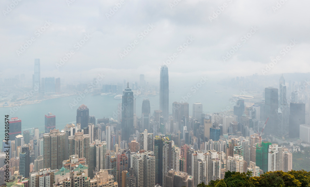 Obraz premium Victoria Harbor view from the Peak in Fog, Hong Kong