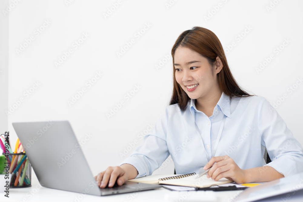 Financial or accounting professionals use a computer to analyze the company's revenue-expenses graph to prepare for presentation to the chief executive and partner Financial or accounting professionals use a computer to analyze the company's revenue-expenses graph to prepare for presentation to the chief executive and partner
