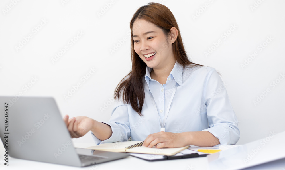 Financial or accounting professionals use a computer to analyze the company's revenue-expenses graph to prepare for presentation to the chief executive and partner Financial or accounting professionals use a computer to analyze the company's revenue-expenses graph to prepare for presentation to the chief executive and partner