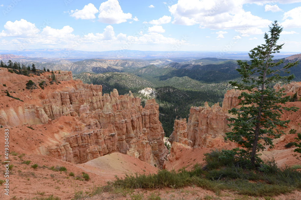 Landscape view of the hoodoo formations at Bryce Canyon National Park Landscape view of the hoodoo formations at Bryce Canyon National Park