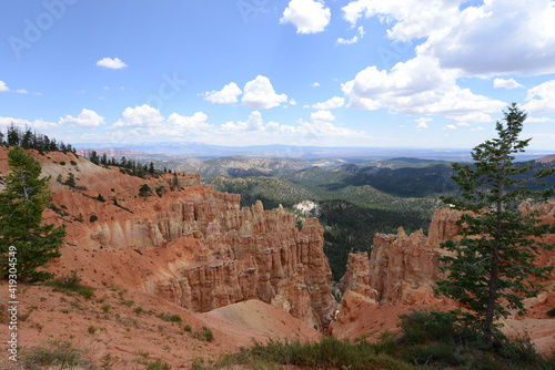 Landscape view of the red sandstone hoodoos at Bryce Canyon National Park