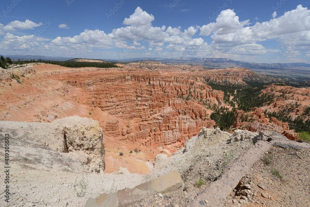Landscape view of the hoodoo formations at Bryce Canyon National Park