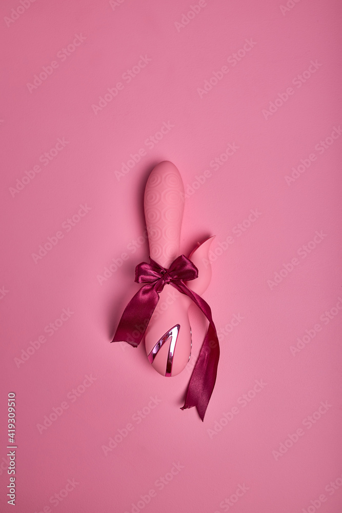 Foto Stock Adult gift for couples. Close up photo of pink cute dildo  vibrator, accessory for sex games wrapped in red bow as present | Adobe  Stock