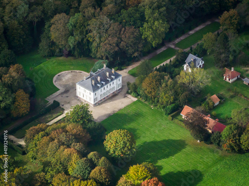 vue aérienne du château de Le Titre dans la Somme en France