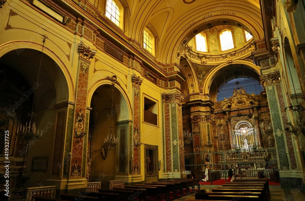 Napoli - Scorcio interno della Chiesa di San Giuseppe dei Ruffi