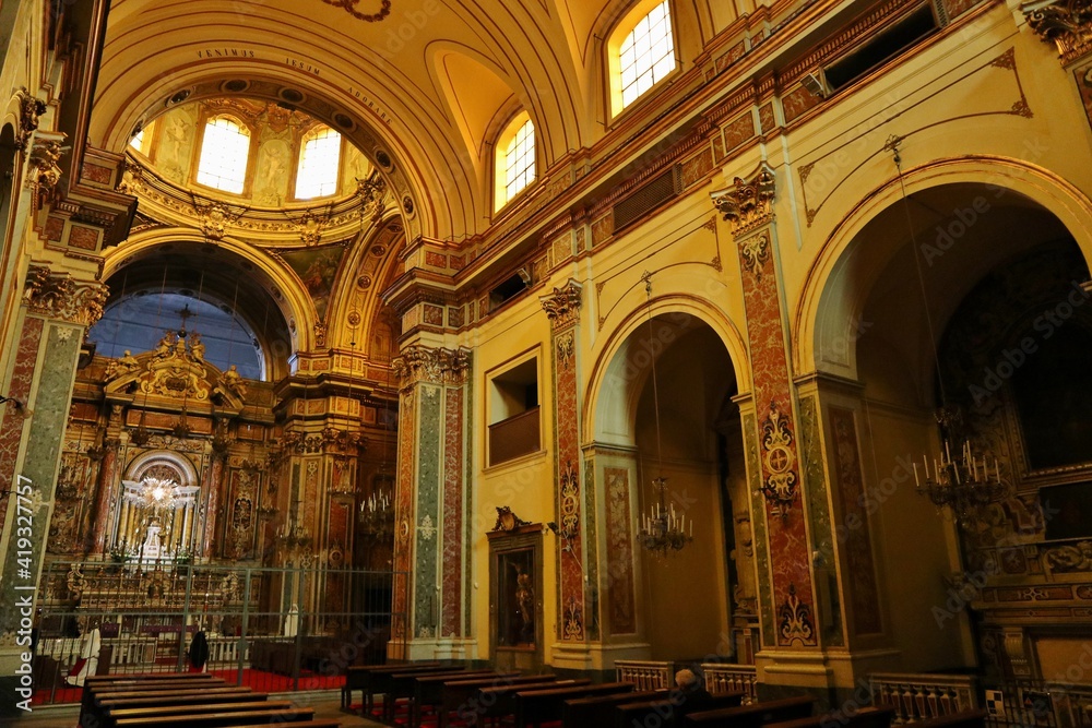 Napoli - Scorcio interno della Chiesa San Giuseppe dei Ruffi