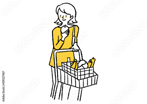 カートを押している女性