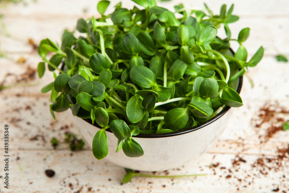 Micro greens are young vegetable greens that fall somewhere between sprouts and baby leaf vegetables. Micro greens may be eaten raw Micro greens are young vegetable greens that fall somewhere between sprouts and baby leaf vegetables. Micro greens may be eaten raw