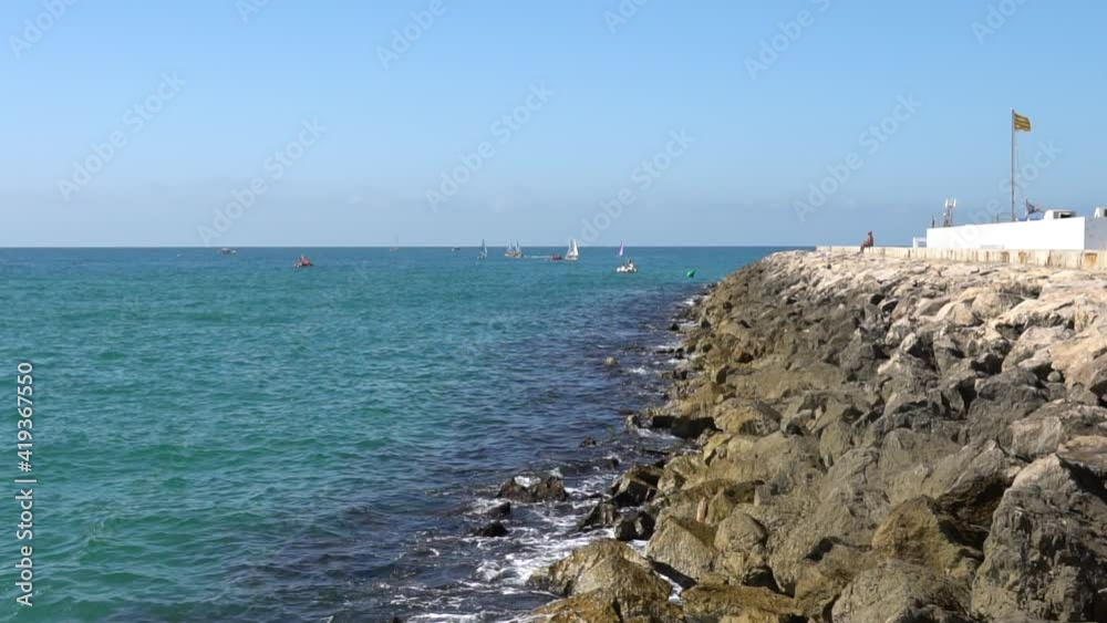 Olas en la costa del mar mediterráneo