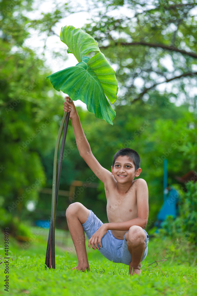 Obraz premium Cute indian little child enjoying with nature