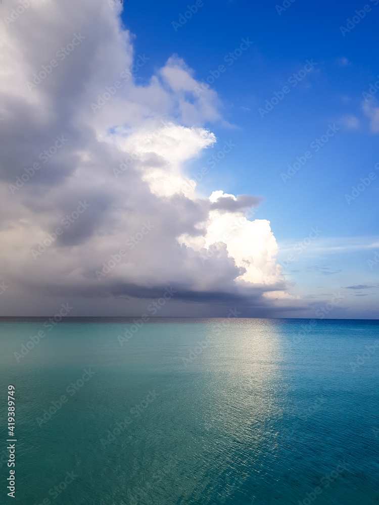 Obraz premium clouds over the sea