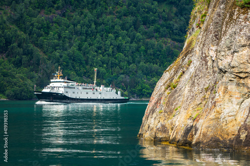 Fährschiff auf dem Geirangerfjord in Norwegen © Rico Ködder