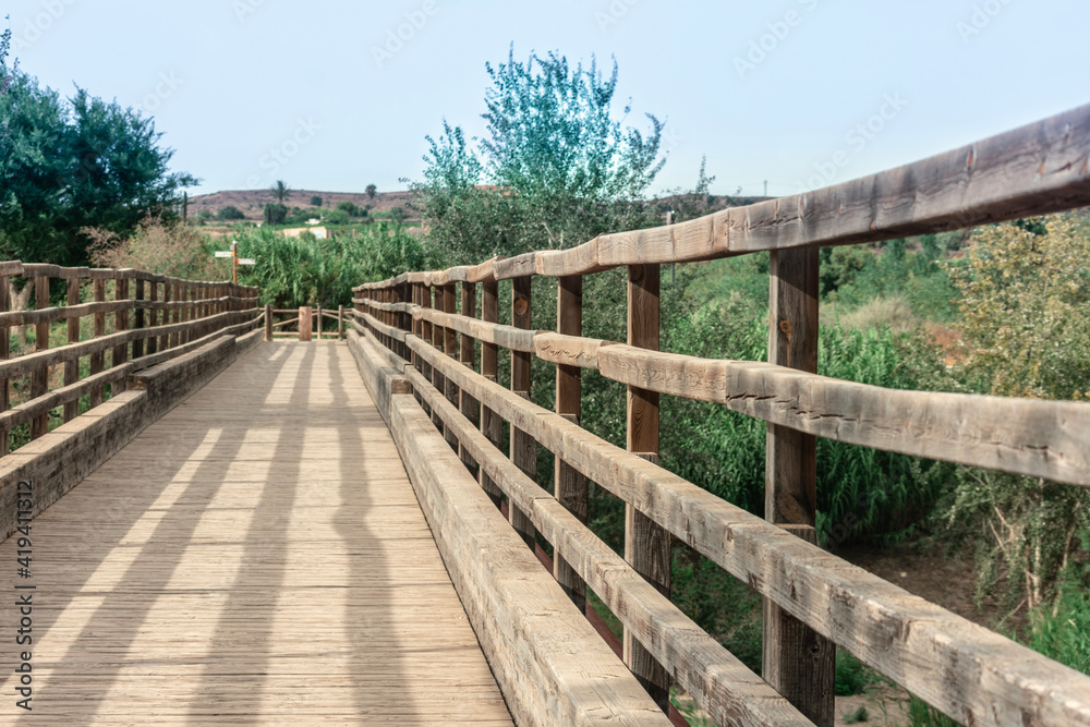 Puente de madera antiguo sobre el rio segura Murcia España Puente de madera antiguo sobre el rio segura Murcia España