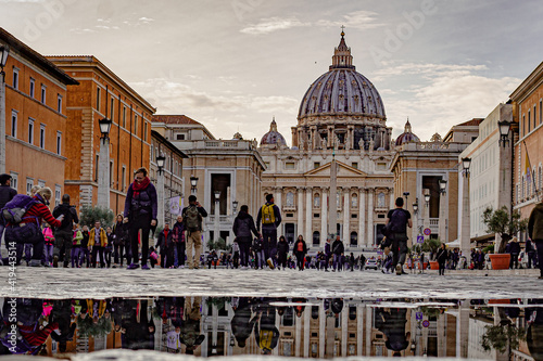 Sant Peter's Basilica is a Catholic cathedral, a large building of the Vatican, the historical Christian church in the world.