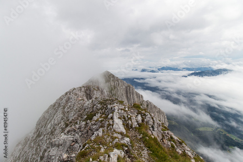 berggipfel lugauer mit wolken II