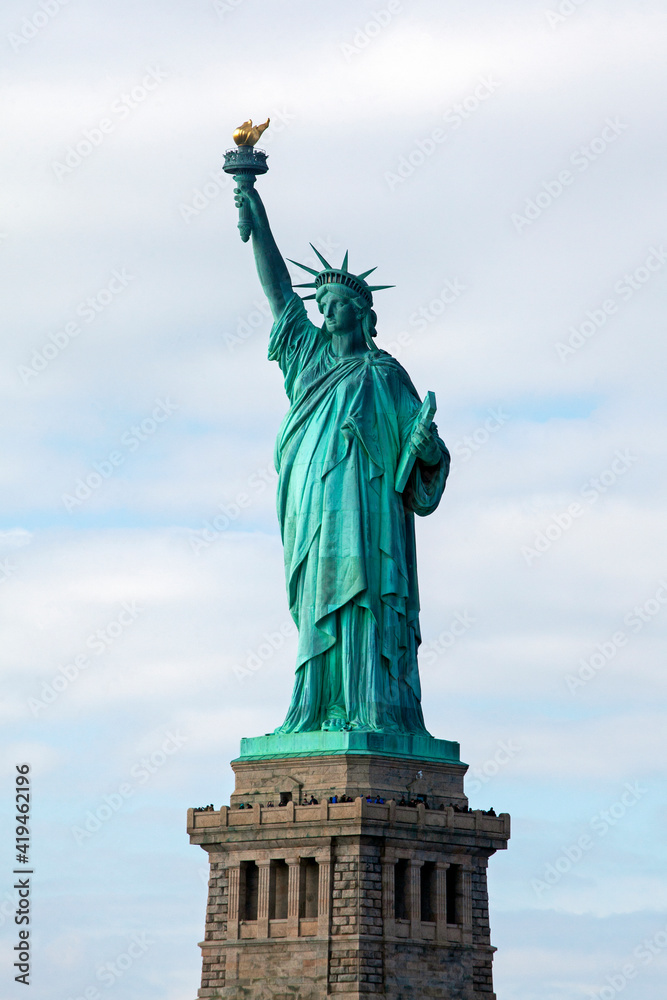 Fototapeta premium statue of liberty. cloudy day