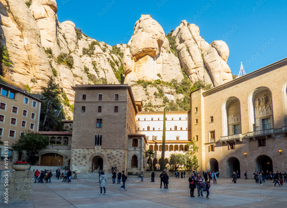 Edificios religiosos y dedicados a la hostelería en el entorno del Monasterio de Montserrat, España
