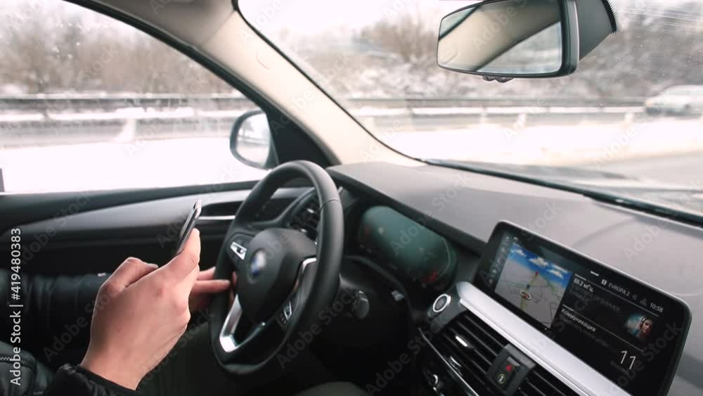 The driver uses the phone in his hand while driving the car. Traveling on a high-speed road. Using the mobile app. Vehicle speed. The driver uses the phone in his hand while driving the car. Traveling on a high-speed road. Using the mobile app. Vehicle speed.