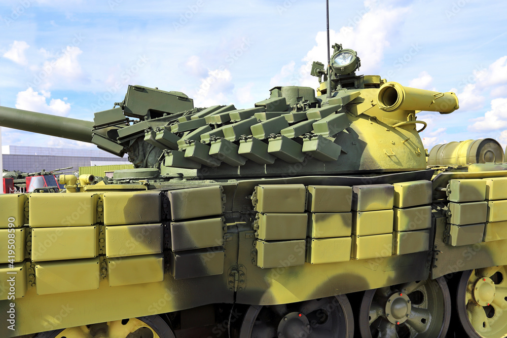 Dynamic protection of armored combat vehicle Dynamic protection of armored combat vehicle