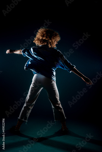 Stylish dance artist while dancing © qunica.com