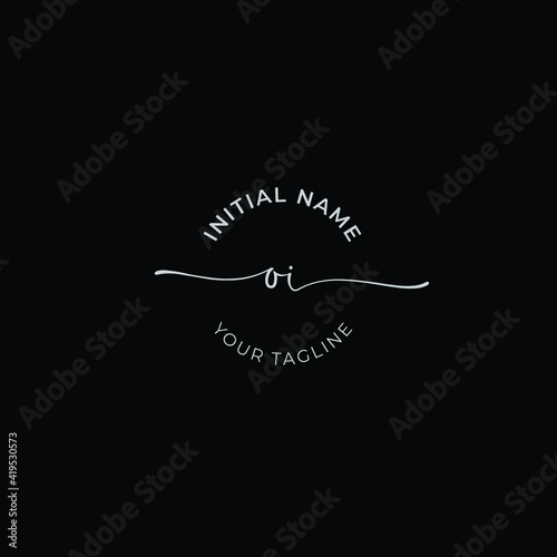 oi Initial handwriting signature logo vector. Hand lettering for designs