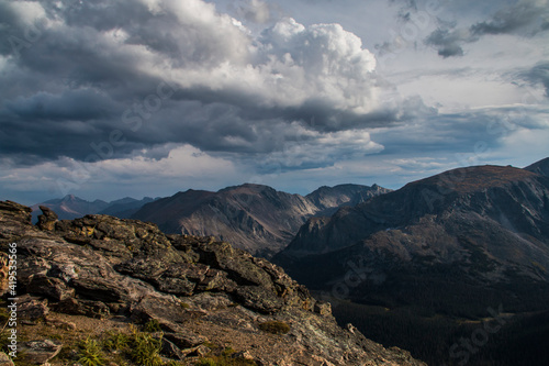 Fototapeta Naklejka Na Ścianę i Meble -  snow free mountain peaks in summer in the Rocky Mountain National Park in Colorado.