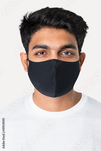 Indian man in black mask new normal fashion studio portrait © Rawpixel.com