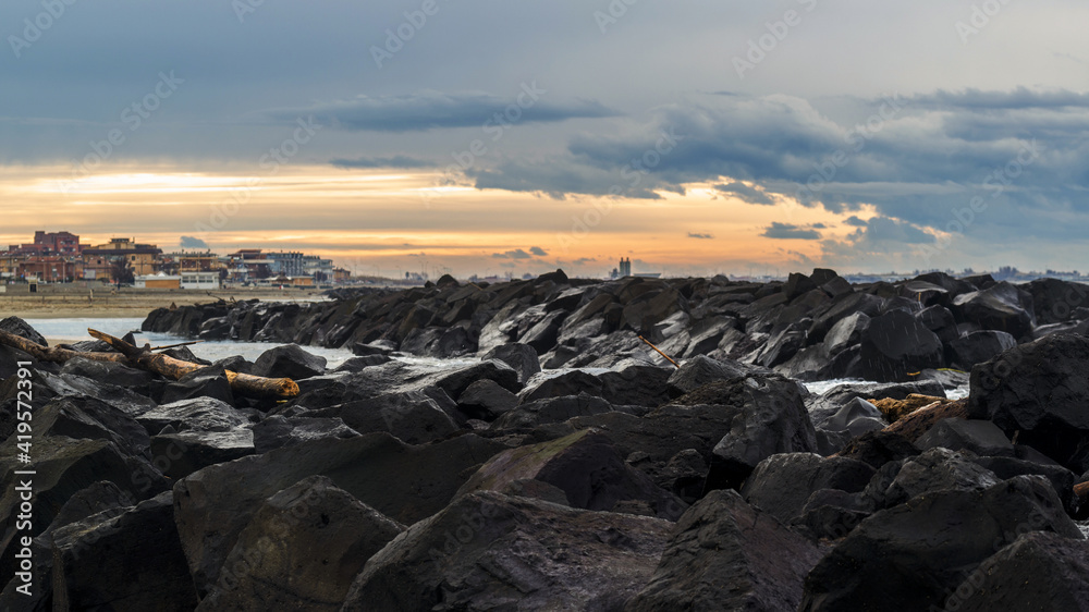 Obraz premium Matinée orageuse en bord de mer 