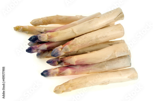 Asperges blanches en gros plan sur fond blanc photo