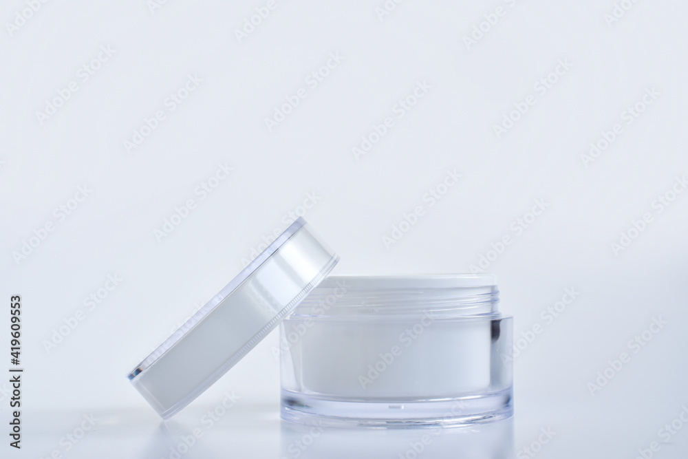 Layout of an empty jar for cream, masks, scrubs. A jar of cream on a white background. Natural cosmetics and perfumes. Spa treatments. A place for branding and product presentation. Layout of an empty jar for cream, masks, scrubs. A jar of cream on a white background. Natural cosmetics and perfumes. Spa treatments. A place for branding and product presentation.