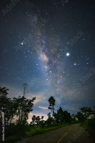 Obraz na płótnie Night sky with milky way galaxy w salonie