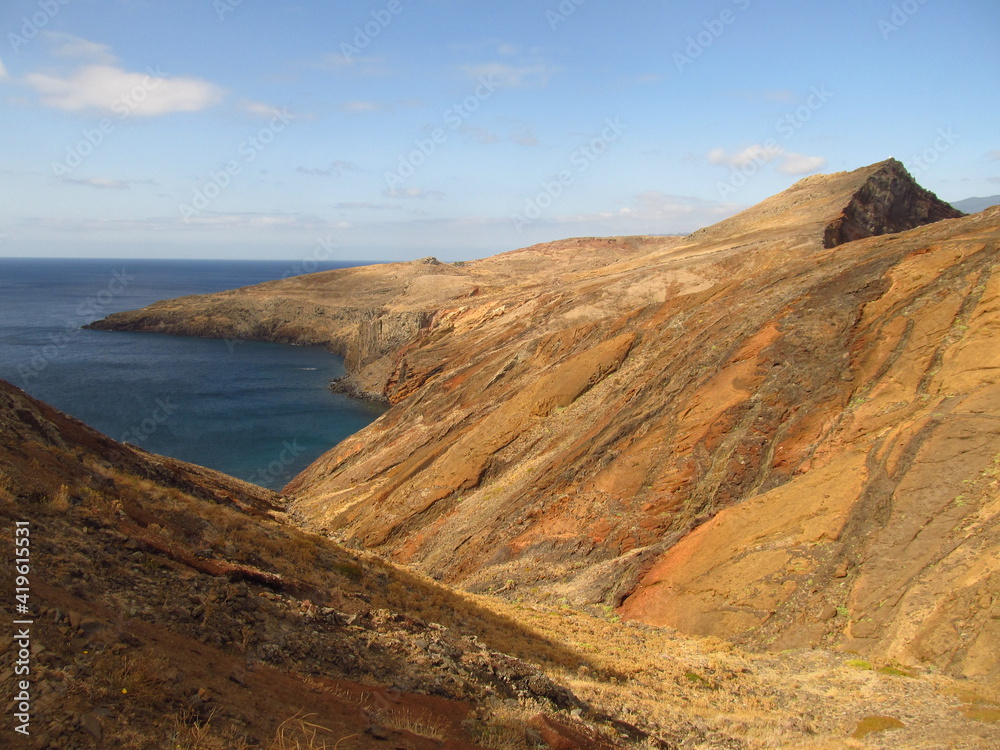 Powulkaniczne wybrzeże na wyspie Madera, Porugalia