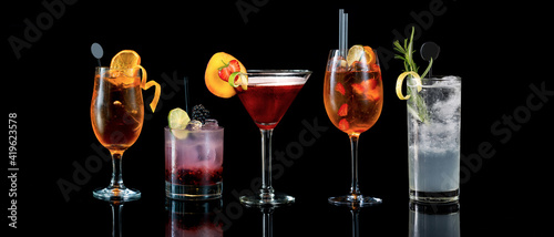 Obraz na płótnie wide image photo of selection various drinks cocktails beer wine alcohol bar w salonie