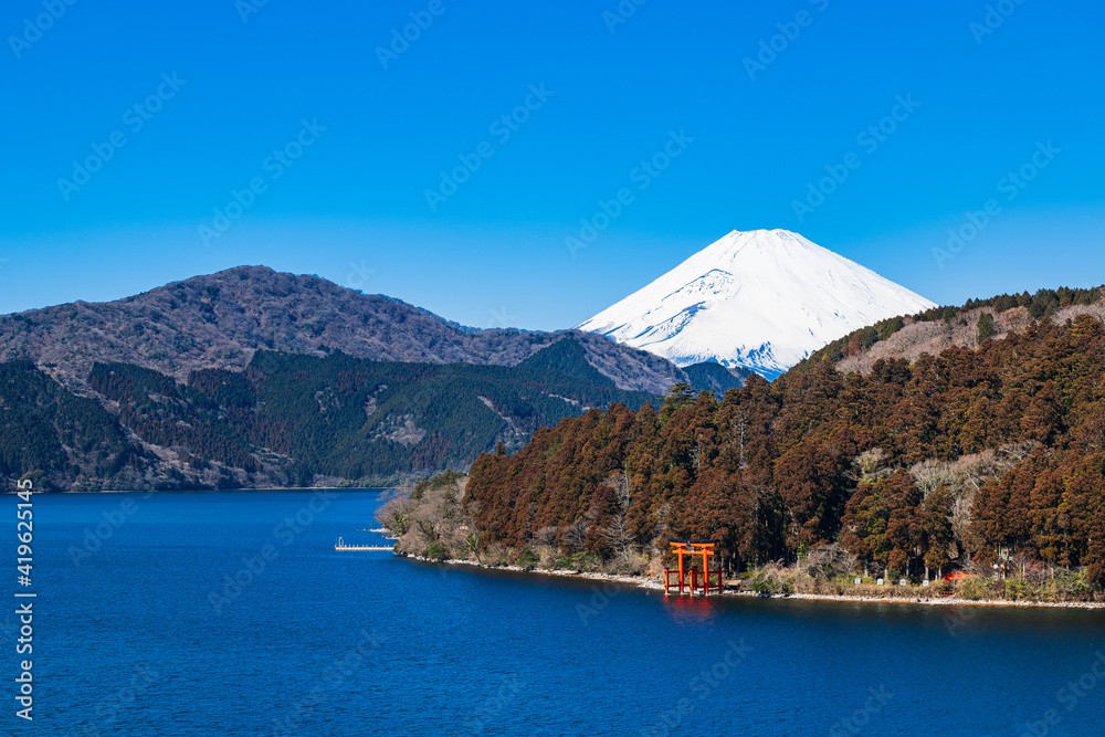 芦ノ湖と富士山　冬景