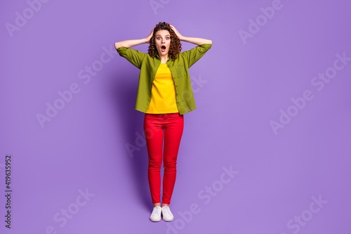 Full size photo of young shocked amazed surprised girl hear bad news problem trouble isolated on purple color background © deagreez