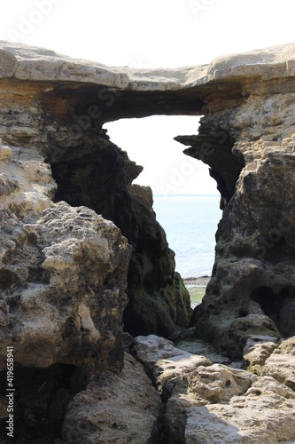 L'océan derrière le Pont du Diable (saint-Palais-sur-mer)