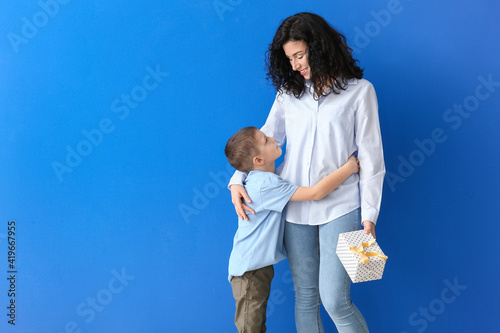 Little boy greeting his mom...