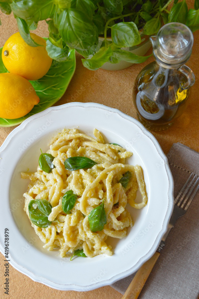 Lemon pasta with basil