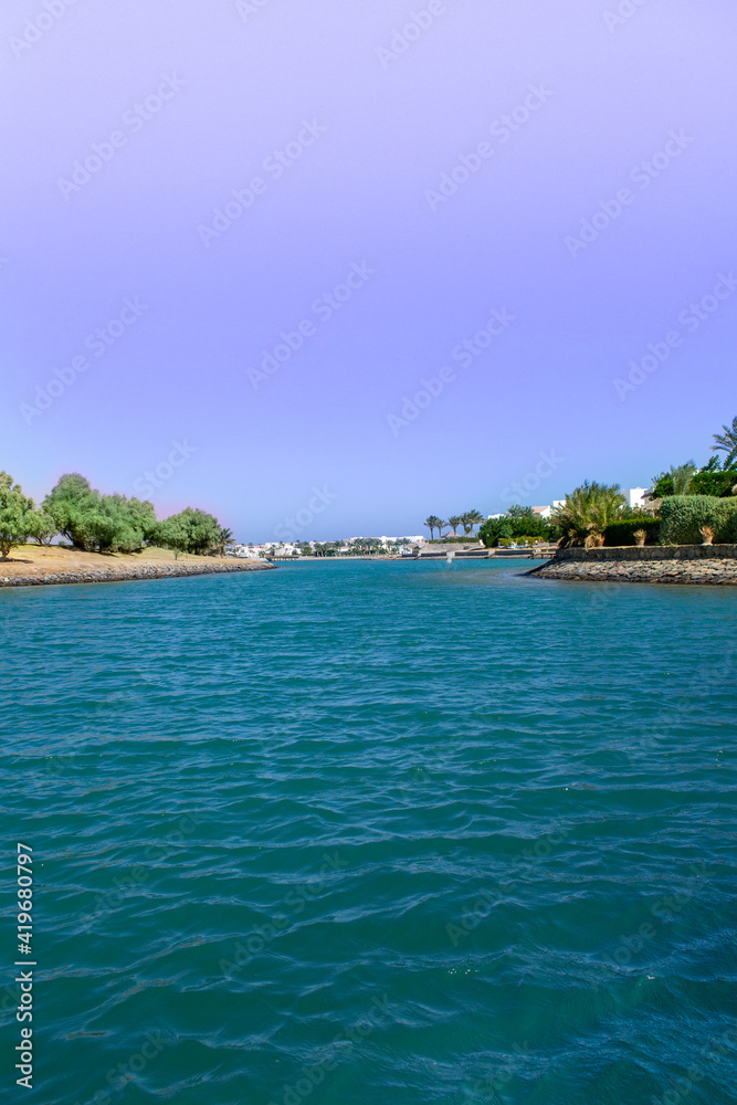 El Gouna is an Egyptian tourist resor . It is located on the Red Sea in the Red Sea Governorate of Egypt.