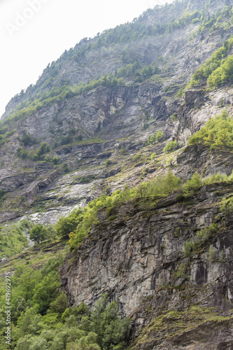 Voyage vers l'Italie par la montagne suisse