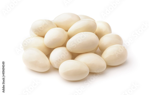 Obraz na plátně Heap of white chocolate covered almonds