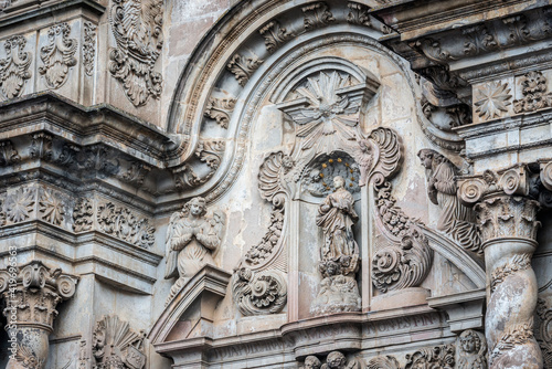Details of the facade of the baroque Church of the Society of Jesus   La Compa    a  in Quito  Ecuador