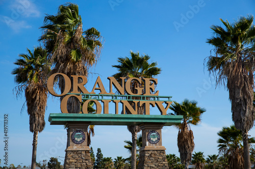 Fototapeta Naklejka Na Ścianę i Meble -  Orange County California Public Welcome SIgn