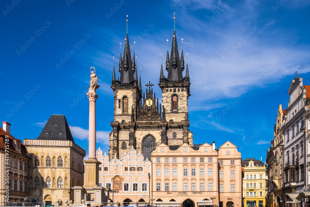 Altstädter Ring mit Mariensäule und Teynkirche, Prag
