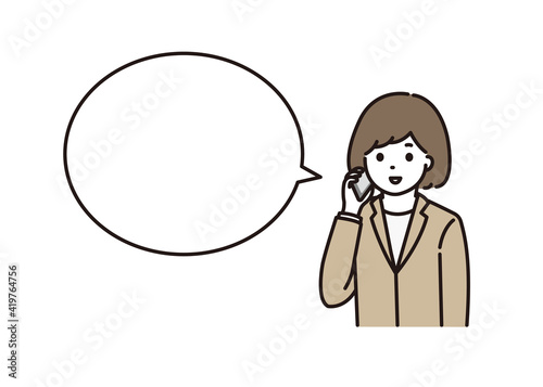 スマートフォンで通話をするスーツ姿の若い女性